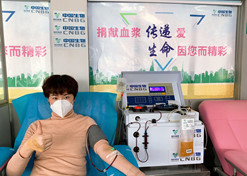 2020年，国药集团中国生物率先提出康复者恢复期血浆救治危重患者的治疗方案和技术标准，全国掀起新冠肺炎康复者献浆热。